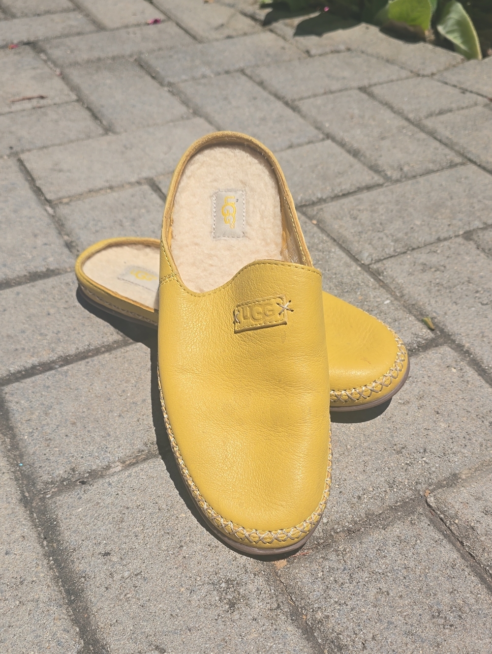 UGG Womens Size 7 Yellow Leather Shearling-Lined Slip-On Mule